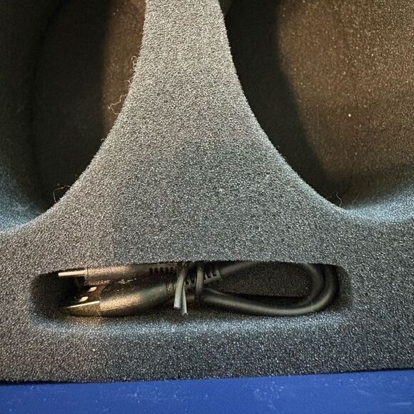 Aroma Season Ear Warmer rechargeable with charging cord in box grey. - Picture 7 of 7